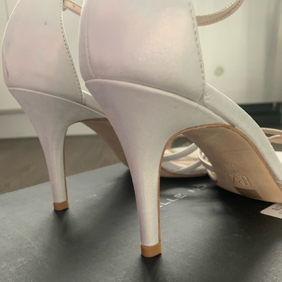 Pelle Moda Ronnie Ankle Strap Sandal Size 10 Silver Digital Foil Metallic - NWB - Picture 7 of 15